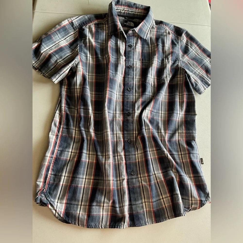 The North Face Plaid Short Sleeve Shirt men’s size large